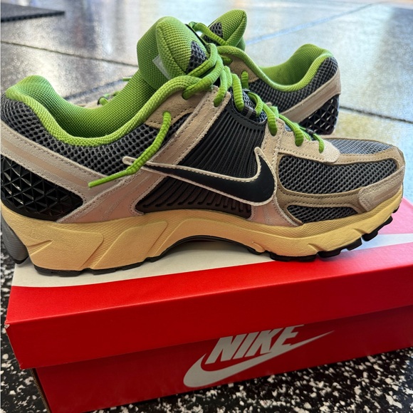 Nike Vomero 5 Men's Sneakers Size 10.5 Pale Ivory/ Smoke Grey - Picture 6 of 13